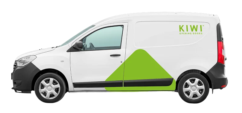 Weißer Service-Van mit KIWI-Logo und grünem Designelement – Einsatzfahrzeug für Montage oder Vor-Ort-Service.