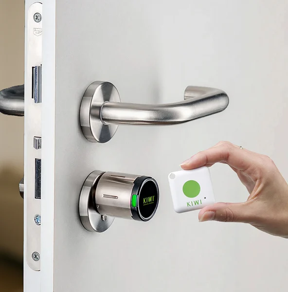 Digitale Türöffnung mit KIWI-Transponder an elektronischem Türzylinder
